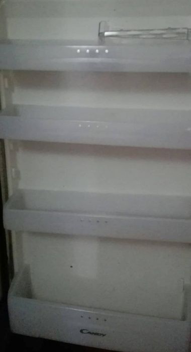 Peças Frigorífico (2 gavetas legumes, prateleiras,1 gaveta congelador)