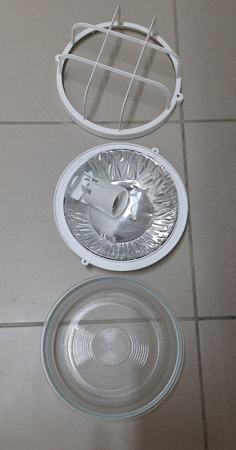 Oprawy oświetleniowe IP64 Metalowe