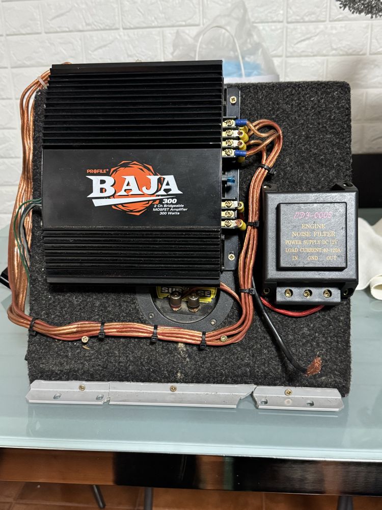 Sistema de som com subwoofer, amplificador e fuzivel para descargas