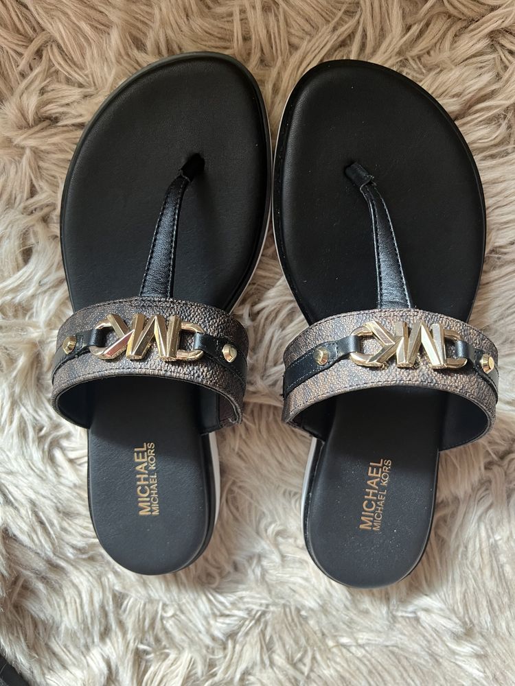 Michael Kors klapki japonki sandałki logowane monogram farrah 35 36