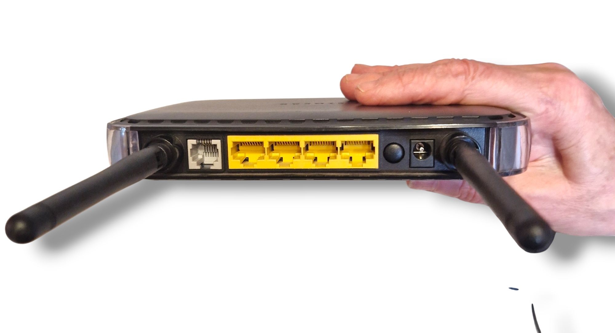 Router NETGEAR DGN2000