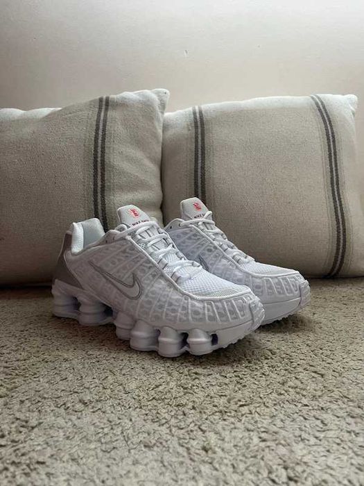 Buty-Trampk-Nike Shox White R.38