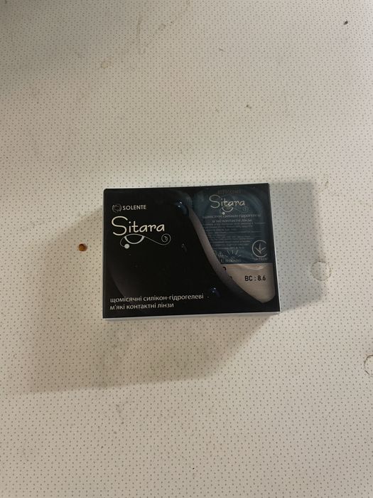 Контактні лінзи різні