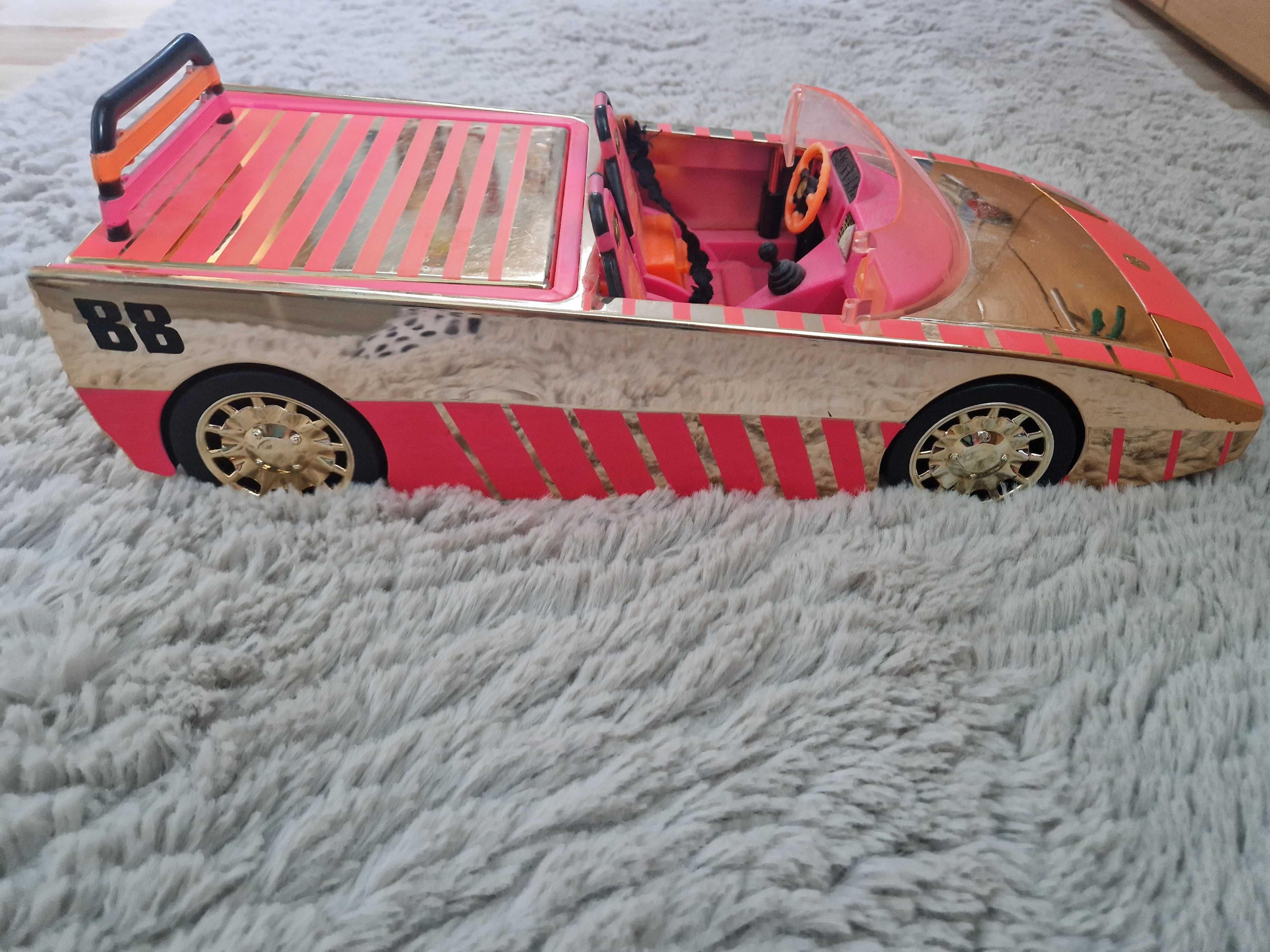 Samochód dla lalek Barbie z odczepianym bagażnikiem