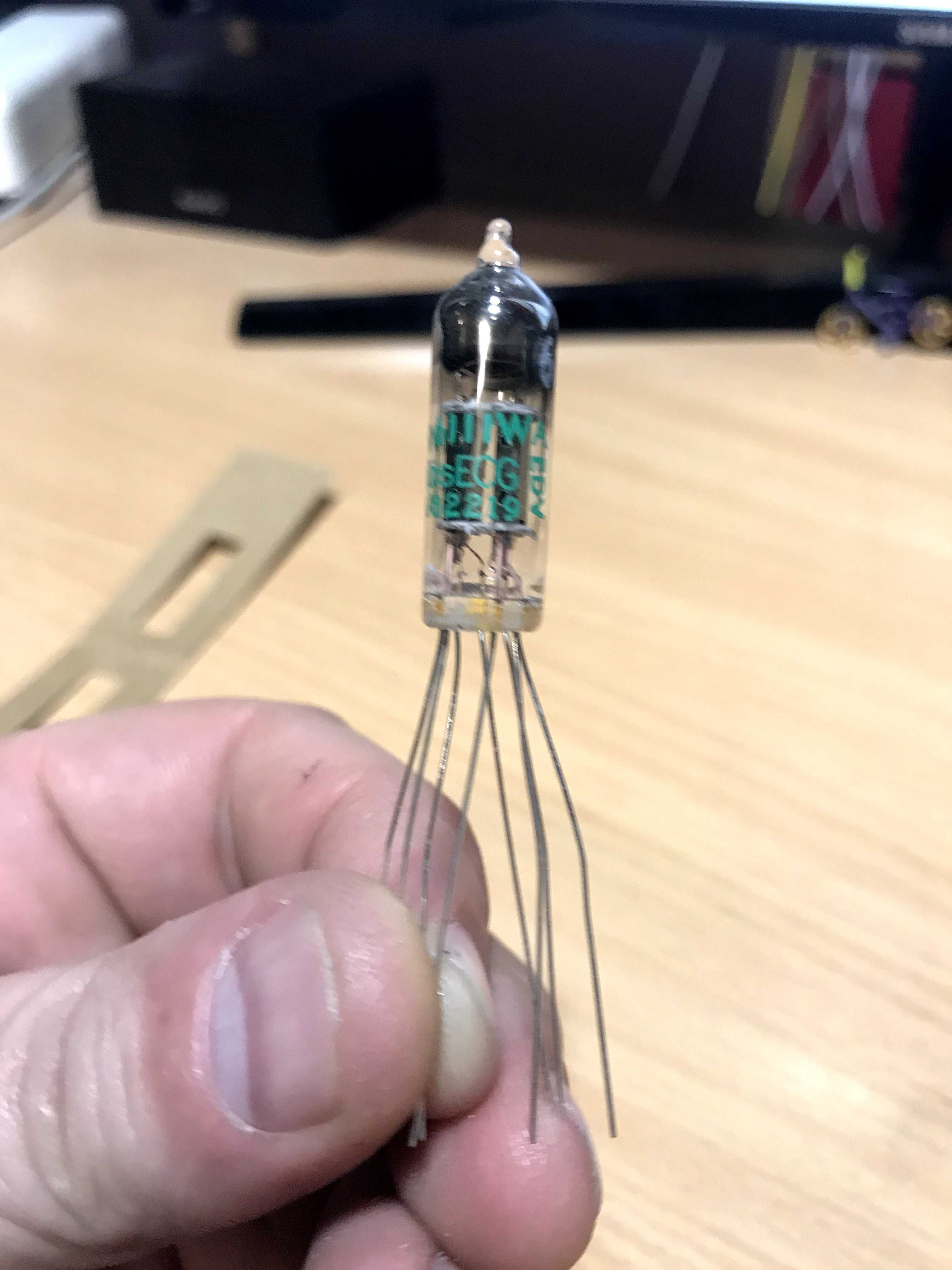 Продам радіолампи PHILIPS JAN 6111WA до мікрофона Neumann M147