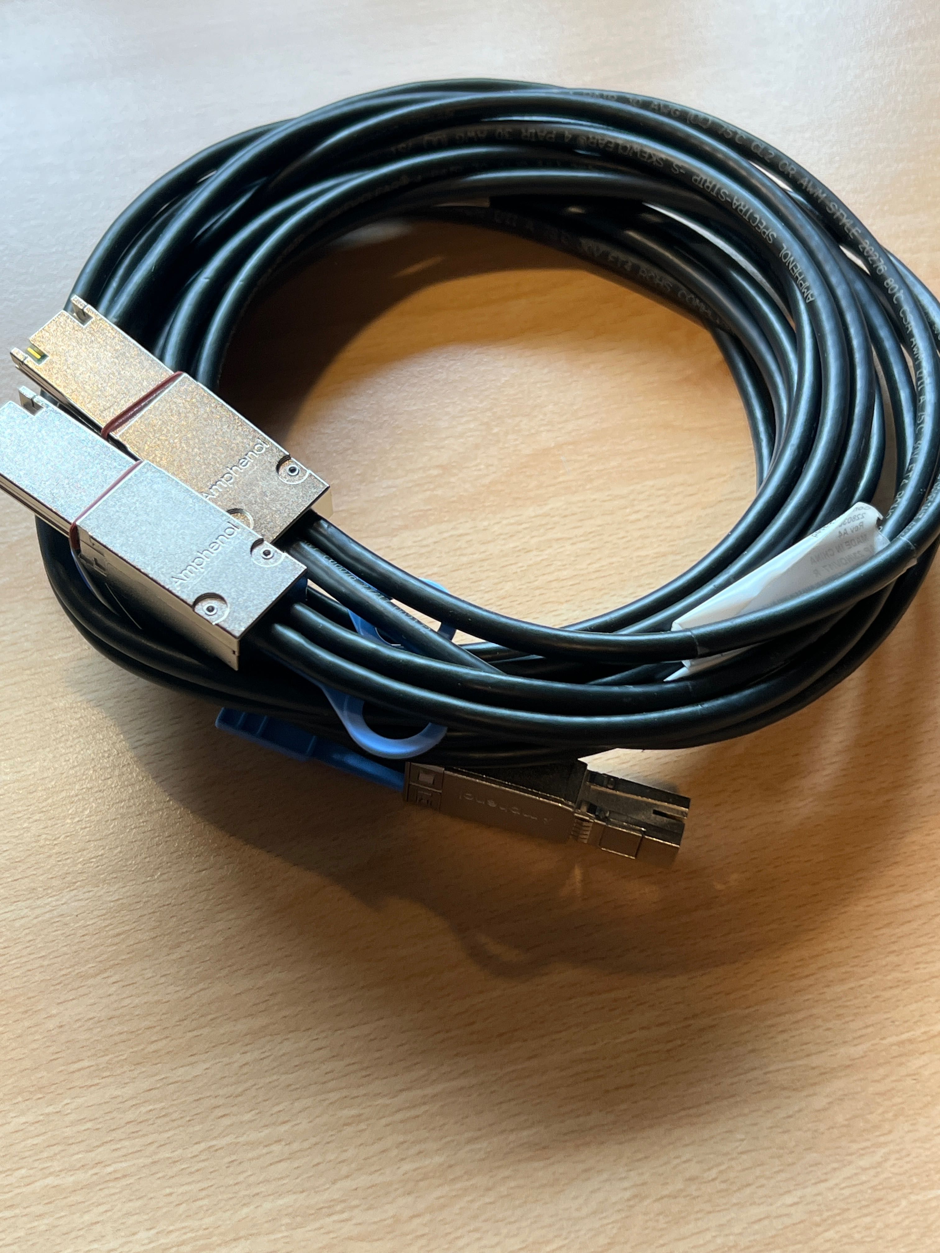 ThunderLink (model 3128) Dual-Port Thunderbolt™ 3/4 kontloler