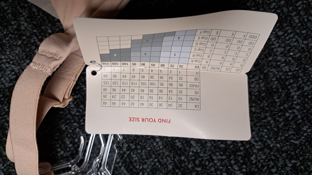 Biustonosz triumph w rozmiarze uniwersalnym 02, 70D E F 75D E F 80C D