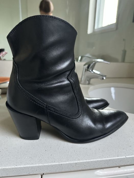 Botas em pele, pretas