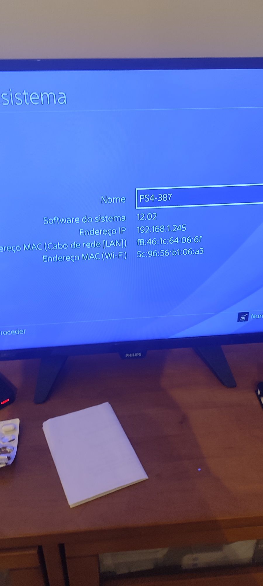 PS4 Slim 1 Tb + 3 comandos e 2 jogos