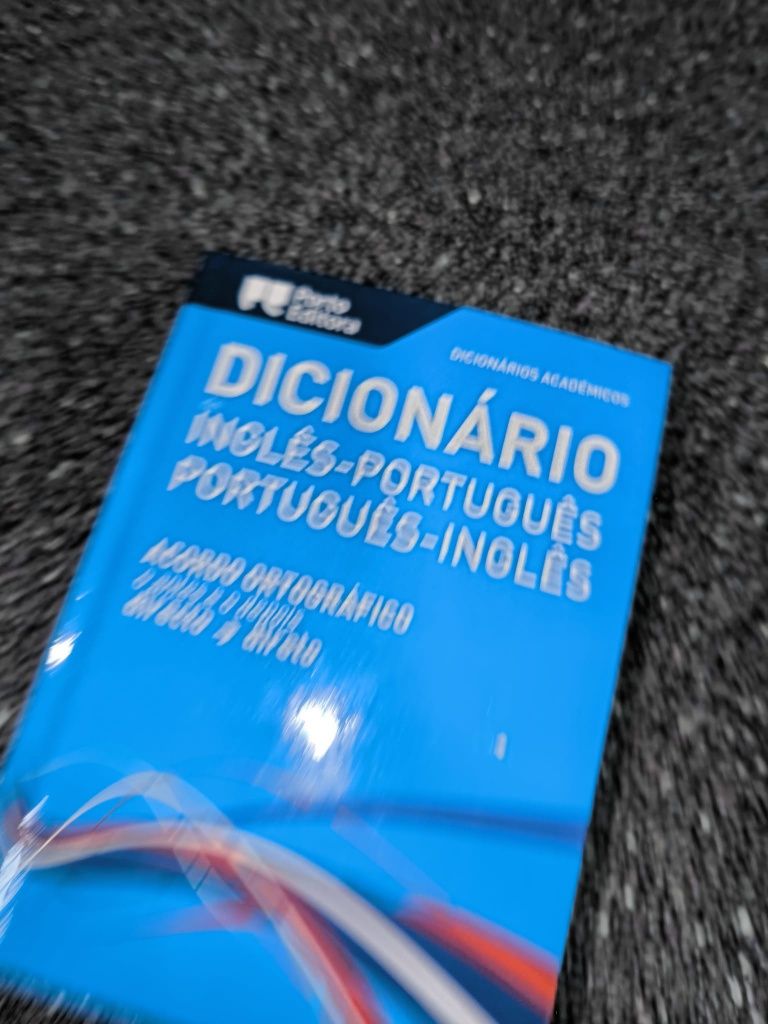 Dicionário de " Inglês -Português e " Português - Inglês,  P. Editora.