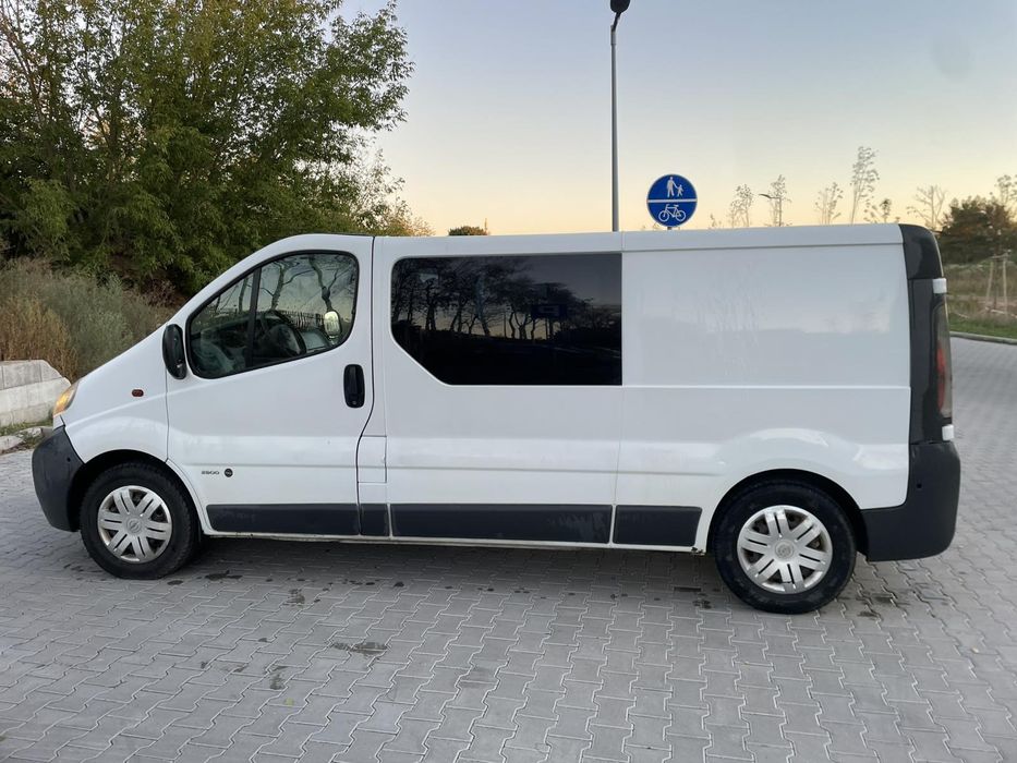 Opel Vivaro long 6 osób 1.9 cdti cena brutto