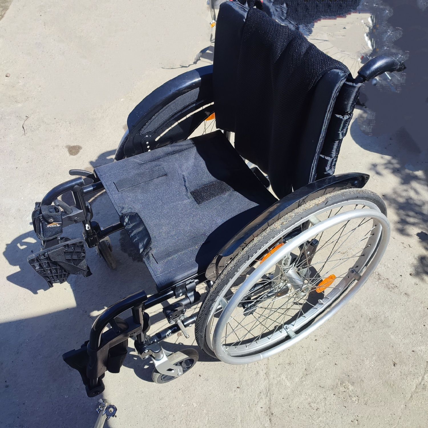 Wòzek inwalidzki QUICKIE