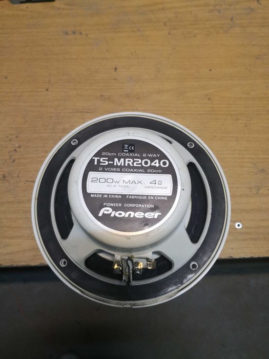 2 navegadores GPS Magellan e um altifalante de lancha