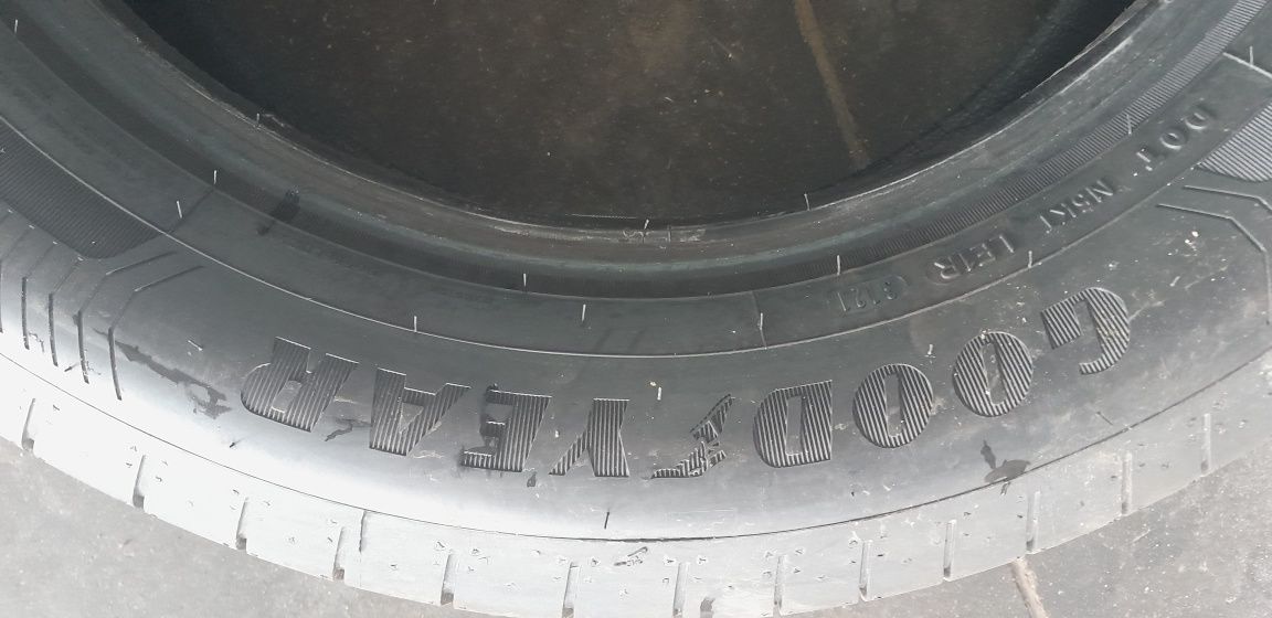 Opony 215/60R17 96H Goodyear Efficient Grip (kpl)