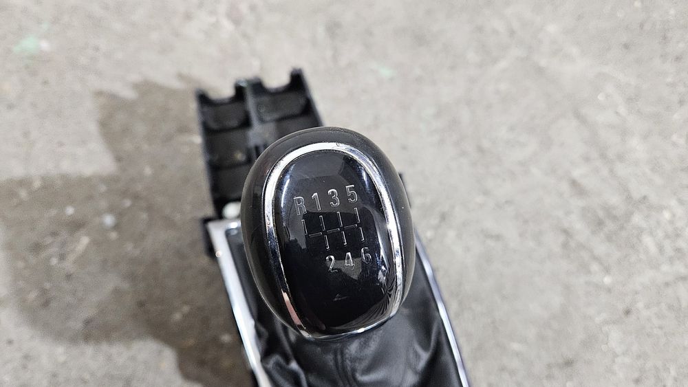 Wybierak lewarek mechanizm gałka mieszek zmiany biegów opel Astra j IV