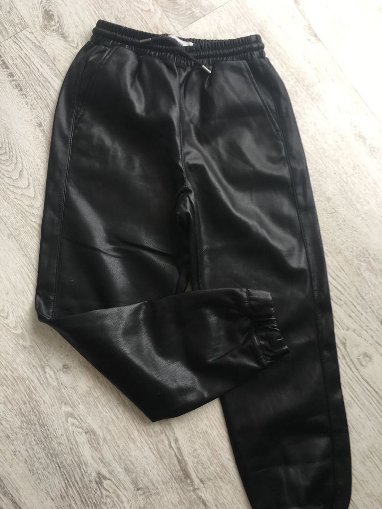 Skórzane spodnie Reserved r. 140