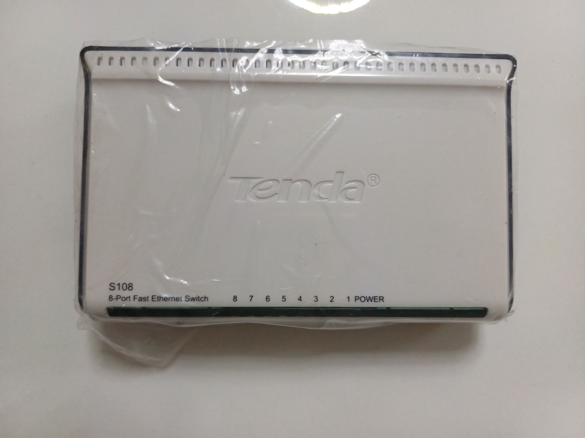 8-Port Fast Ethernet Switch
