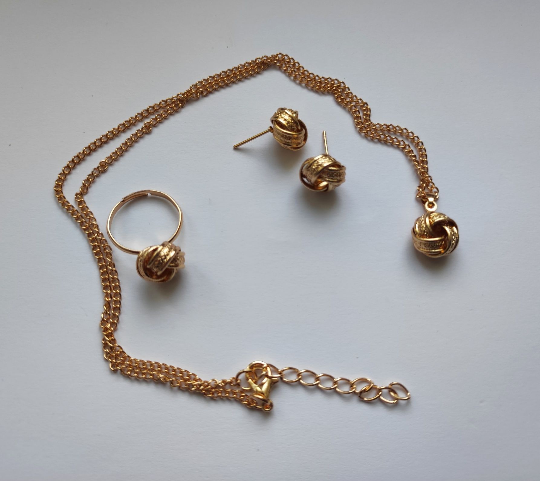 Zestaw biżuterii kolczyki pierścionek łańcuszek naszyjnik złoty