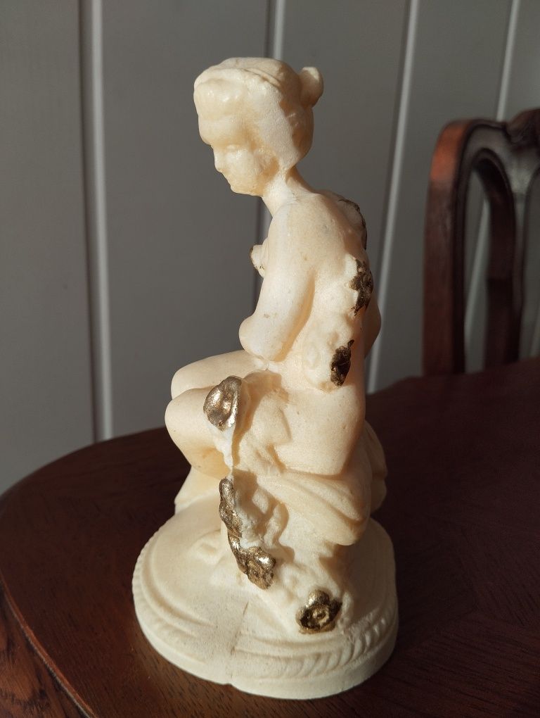 Figurka vintage z alabastru kobieta