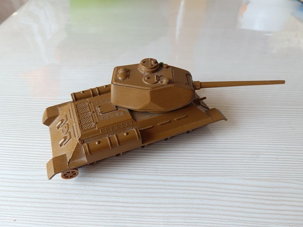 Модель танка Т-34, масштаб 1:43, металл, СССР.