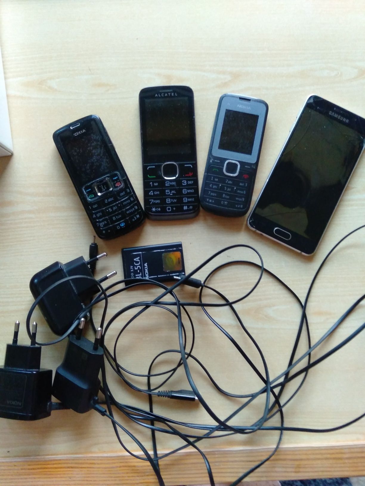 Telefony-zepsute Samsung Galaxy S3,Nokia...