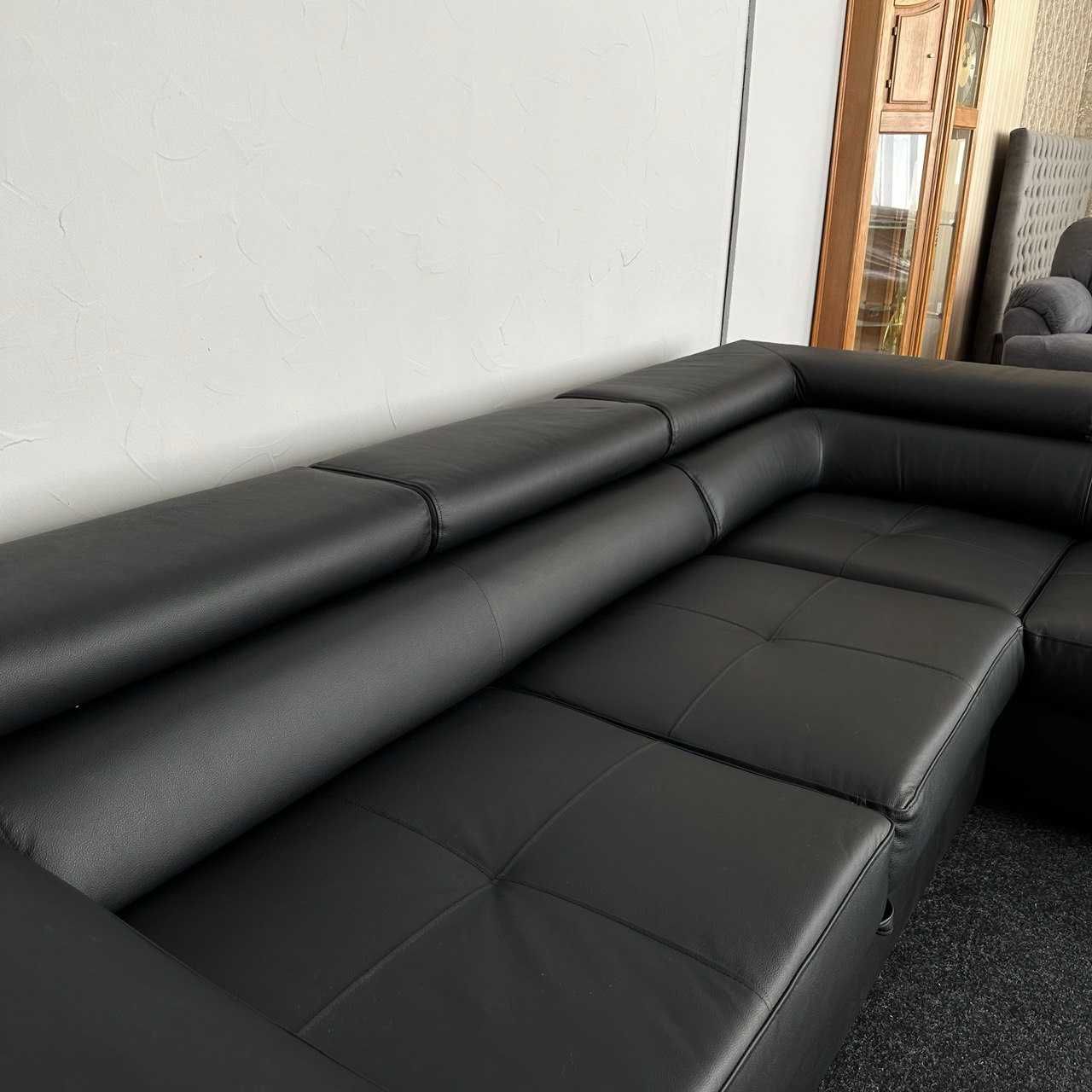 Новий розкладний диван чорного кольору