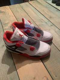 взуття Jordan 4 Retro
