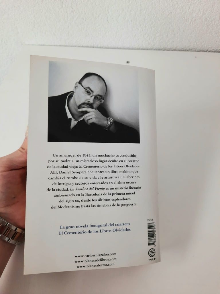 Livro "La Sombra del Viento" de Carlos Ruiz Zafón