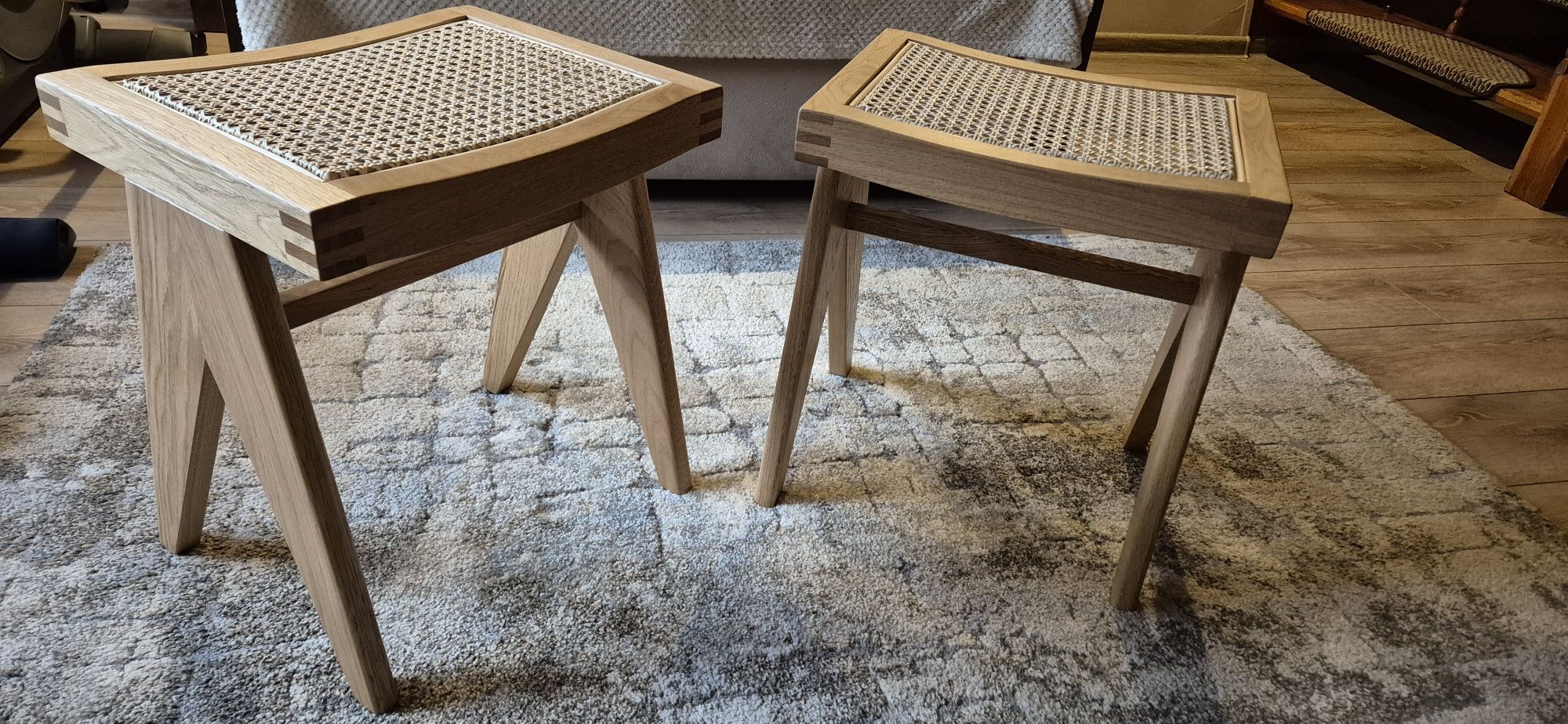 Taboret dębowy  siedzisko naturalny ratan