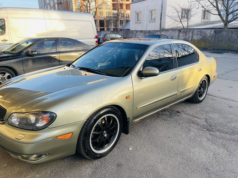 Автомобіль Nissan Maxima 2001