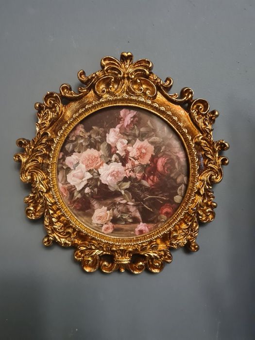 Ozdobna złota ramka gipsowa ciężka