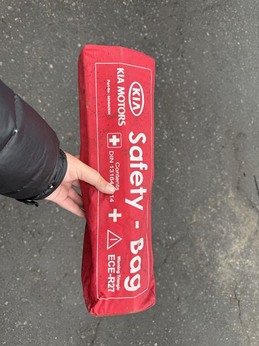 Аптечка + знак KIA