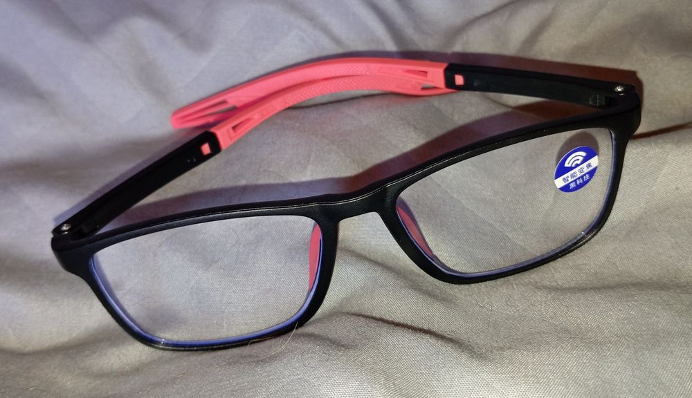 Okulary z płynną regulacją ostrości i blokadą niebieskiego światła