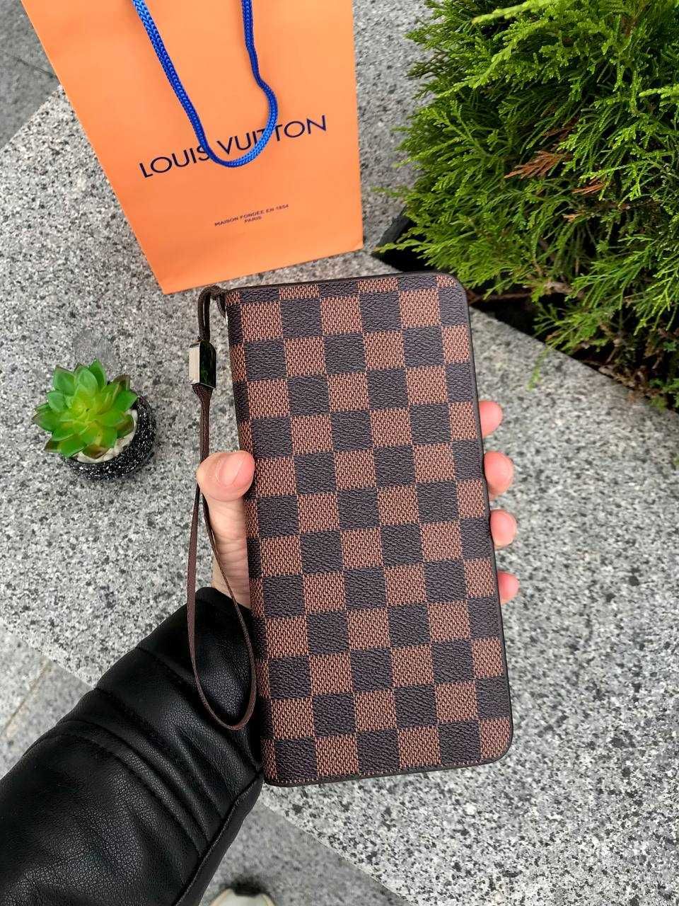 клатч Louis Vuitton Brown