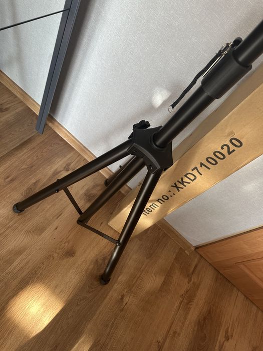 Stojak do darta na tarcze.