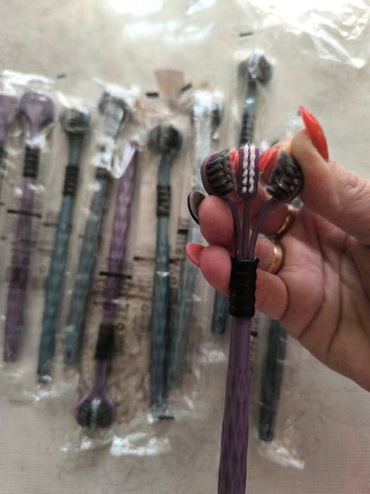 Трёхсторонняя зубная щётка