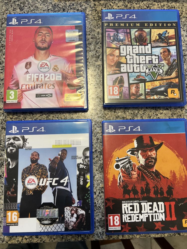 Playstation 4 (com comandos, fios e jogos)