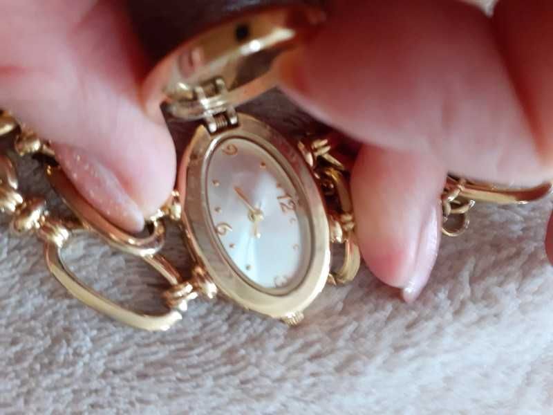Zegarek damski marki Avon