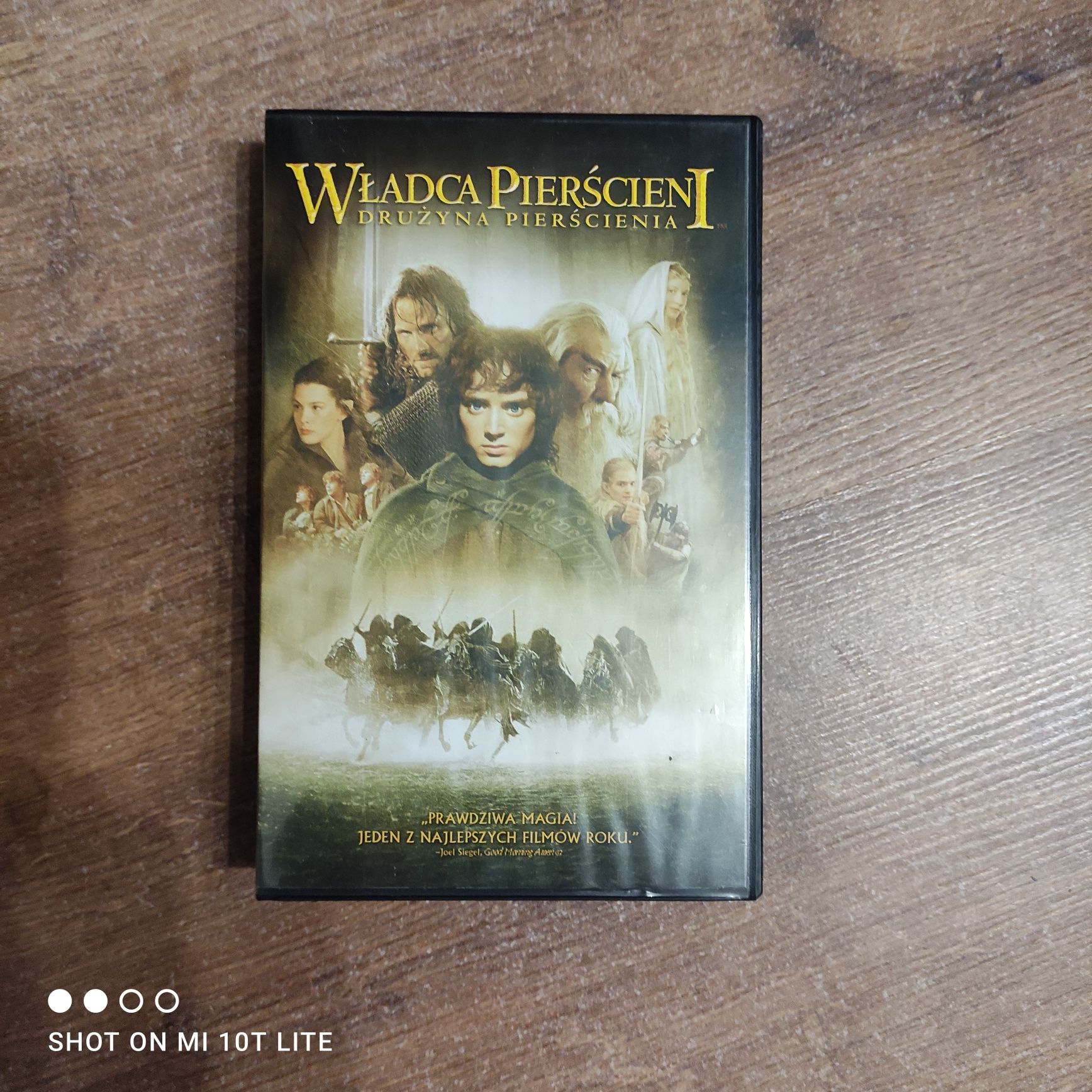 Kaseta DVD tytuł: „Władca Pierścieni Drużyna Pierścienia"