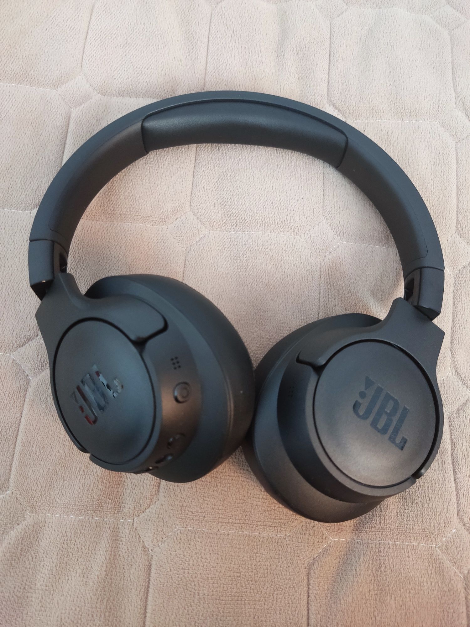 Навушники JBL Tune 770NC 

Bluetooth 5.3 — стабільне з’єднанн