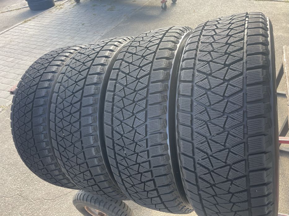 Гума зимова 235/55/20 Bridgestone Blizzak DM-V2