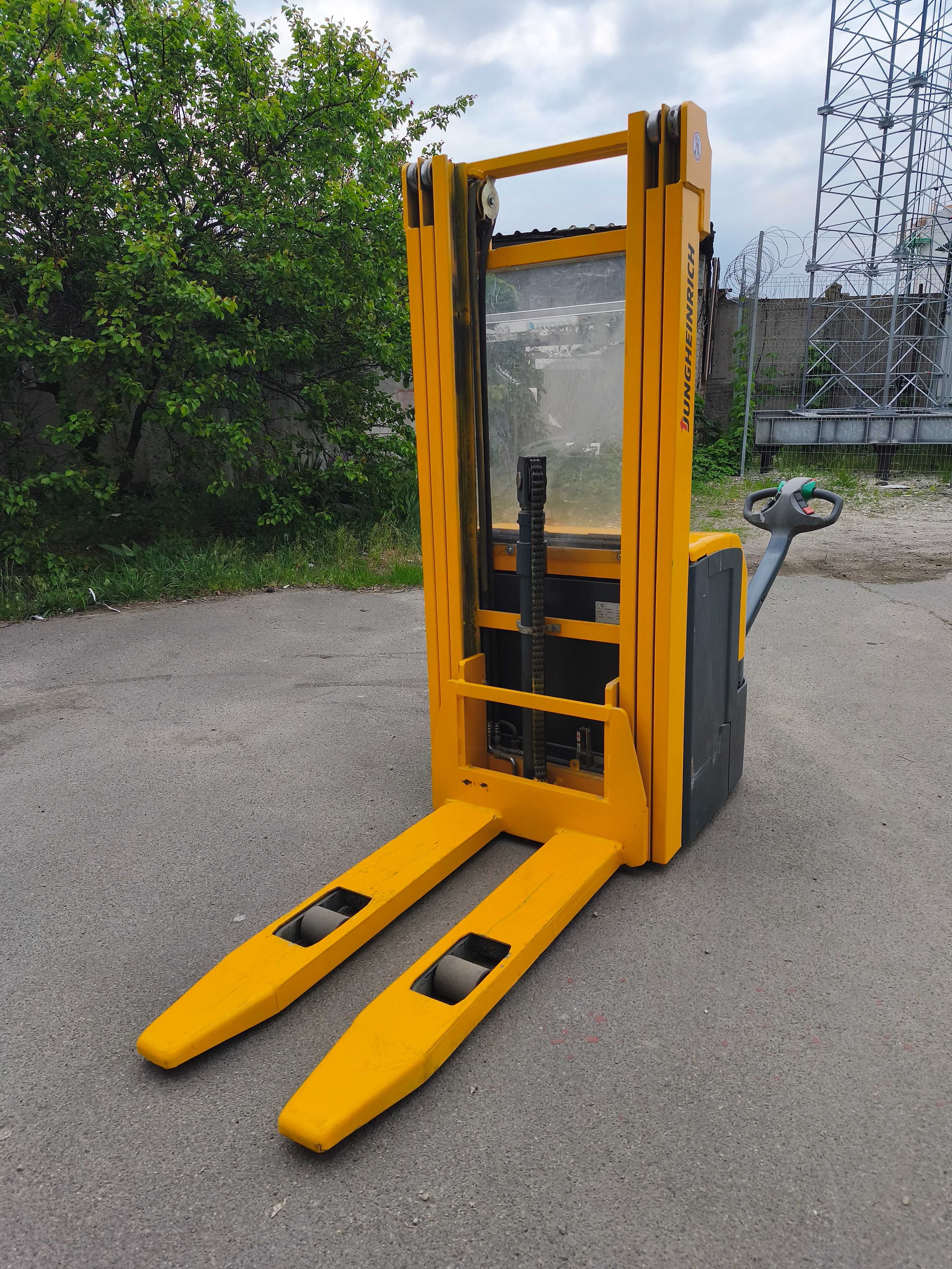 Бу штабелер Jungheinrich EJC 216 2006р., 1600кг., 4300мм.