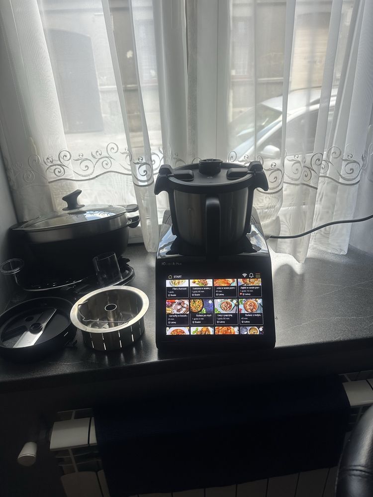 Robot ICOOK 3.0 plus.