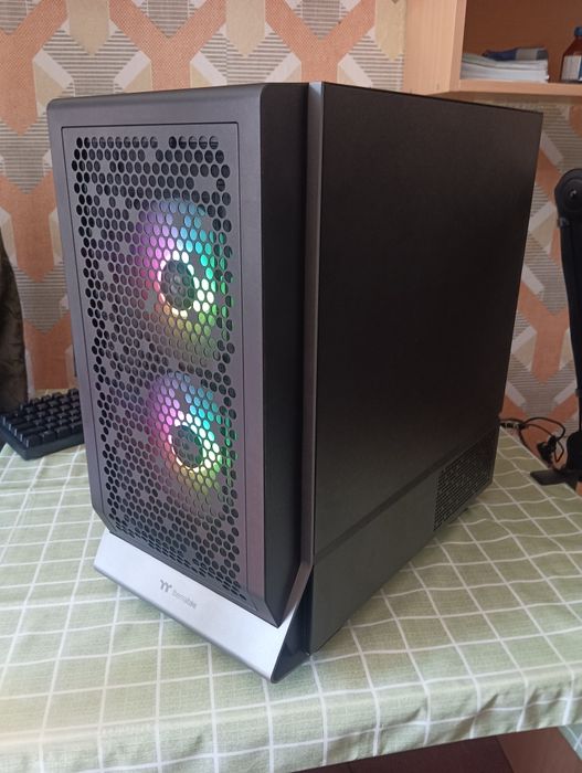 Thermalteke Ceser 300 TG ARGB