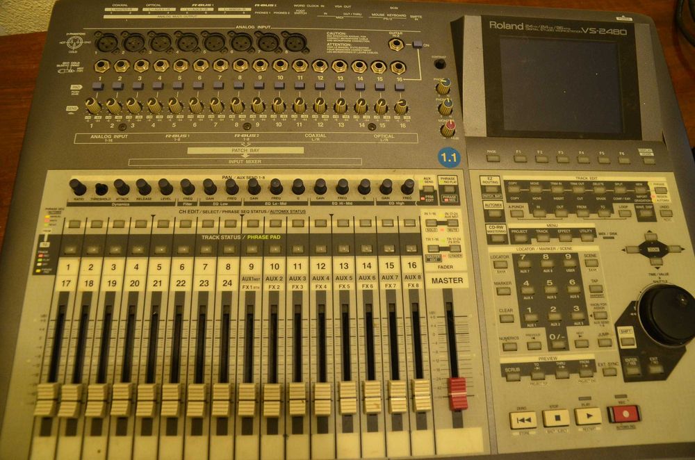 Mesa de mistura/ gravador digital Workstation Roland VS-2480 + MB-24