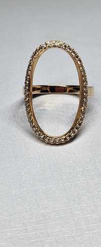 Золотое кольцо с бриллиантами Бриллиант красивое