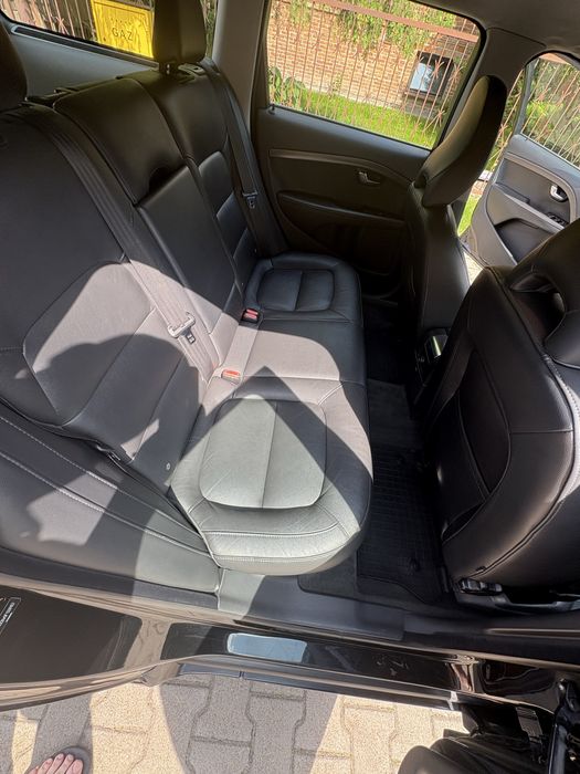 Volvo V70.