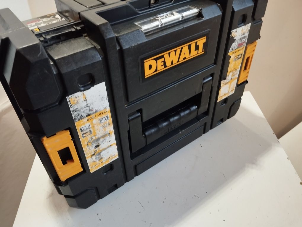 DeWalt walizka systemowa kufer na baterie XR FlexVolt 54v