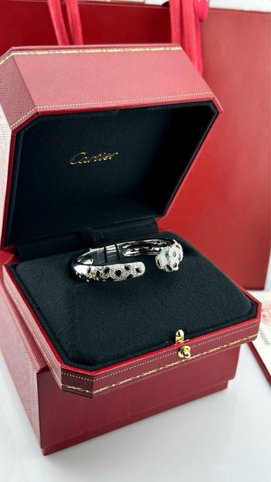 Золотой Браслет в стиле Cartier  Panthère с бриллиантами и изумрудами
