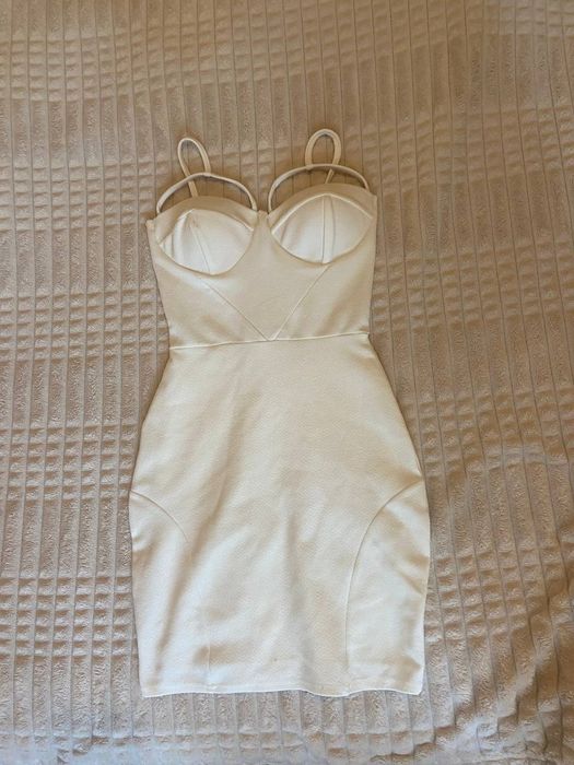 Pretty Little Thing - біле корсетне плаття